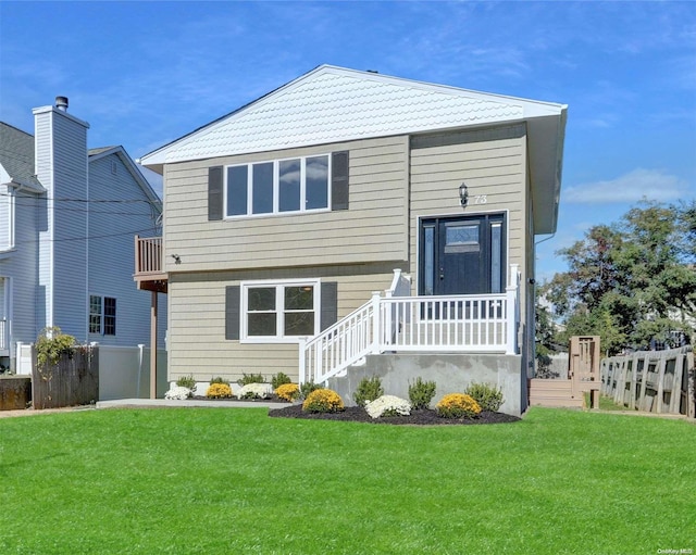 view of front facade with a front yard