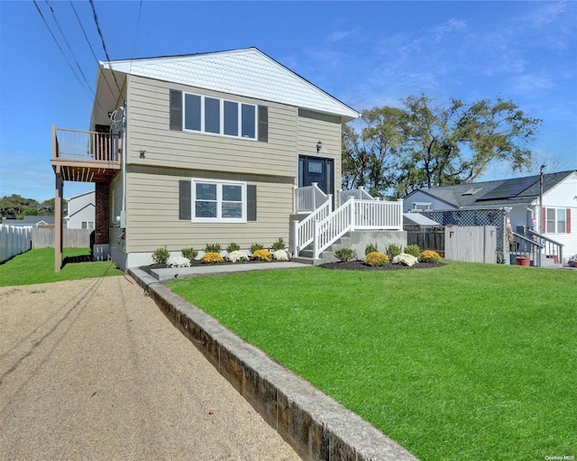 view of front facade with a front lawn