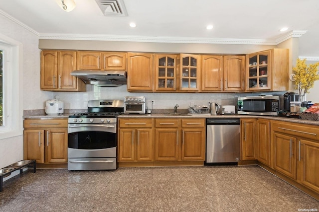 kitchen with backsplash, crown molding, sink, and stainless steel appliances