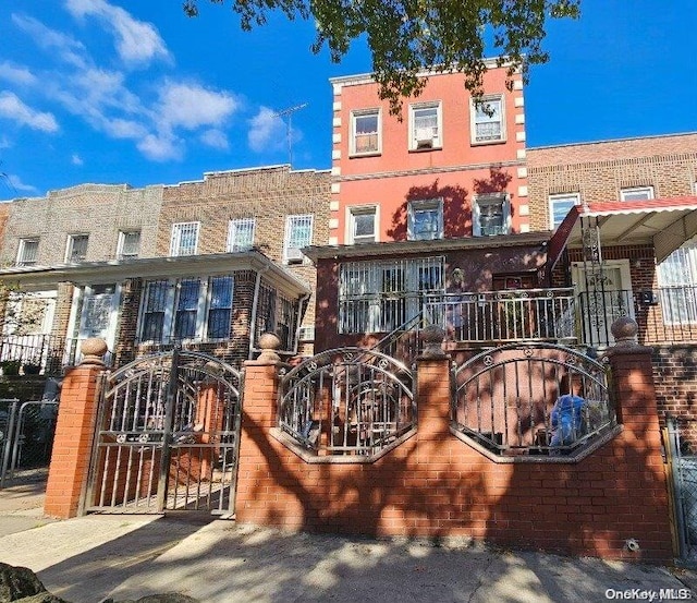 view of front facade