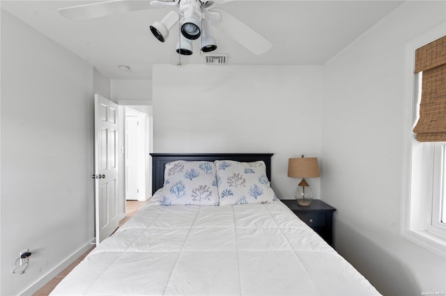 bedroom with ceiling fan