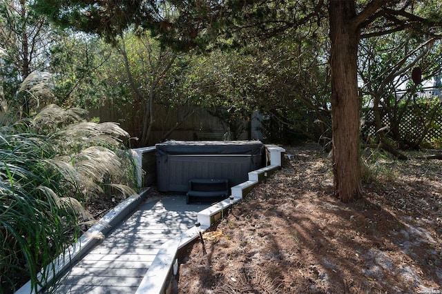 view of yard featuring a hot tub