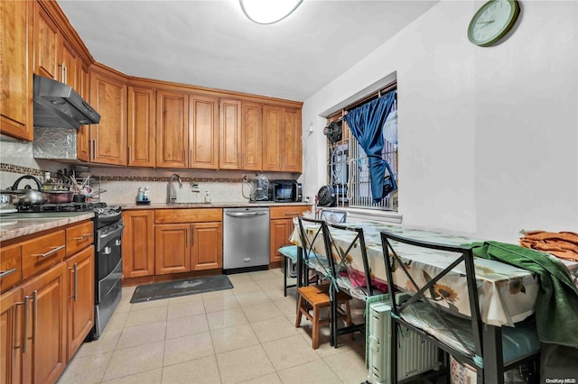 kitchen featuring black gas stove, tasteful backsplash, stainless steel dishwasher, and sink