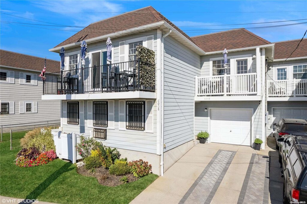 60-08 Beach Front Rd Unit 90A, Arverne, NY 11692 - view of front facade featuring a front lawn
