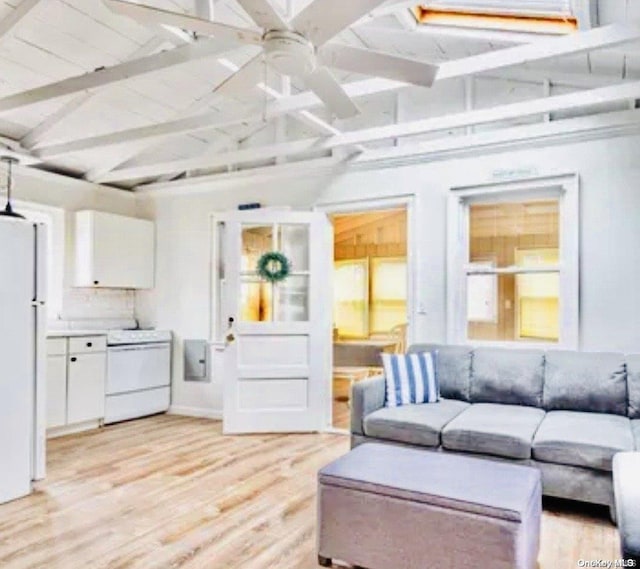 living room featuring lofted ceiling with beams, light hardwood / wood-style floors, and ceiling fan