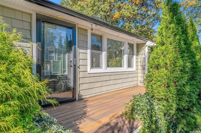 property entrance with a wooden deck