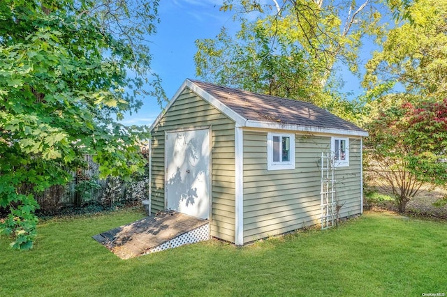 view of outdoor structure featuring a yard