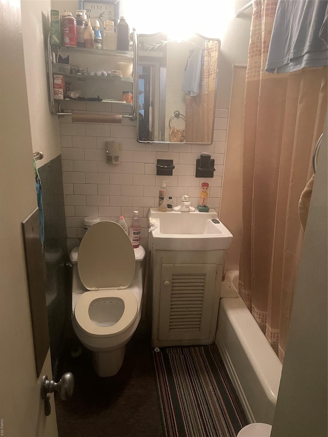 full bathroom with toilet, tile walls, vanity, shower / bath combo with shower curtain, and backsplash