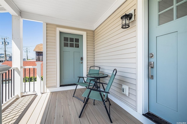 property entrance featuring covered porch