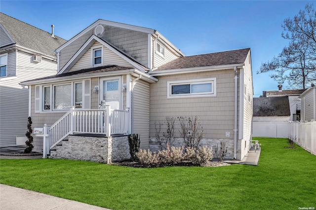 view of front of property with a front yard