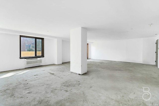 unfurnished room featuring a wall unit AC