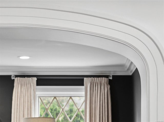 room details featuring crown molding