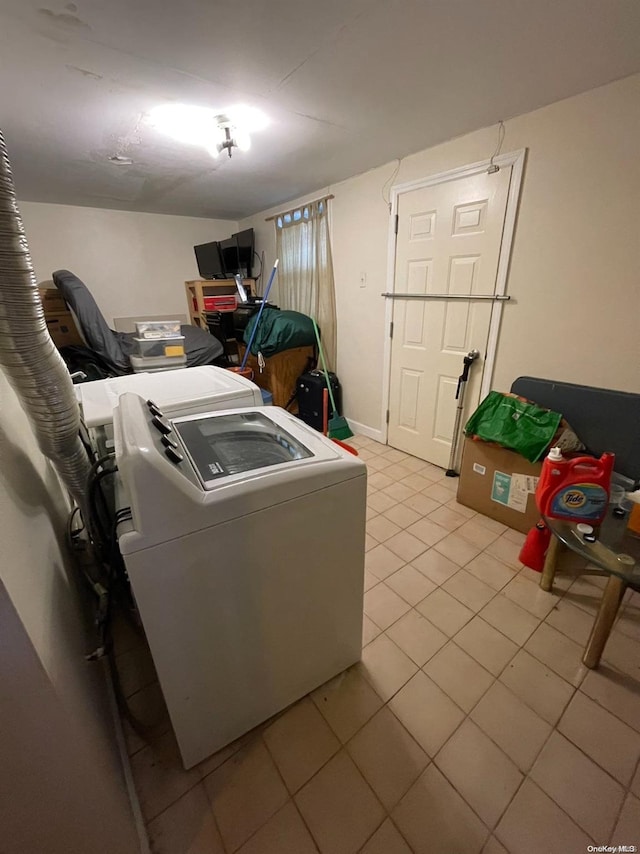 washroom with washer and clothes dryer and light tile patterned floors