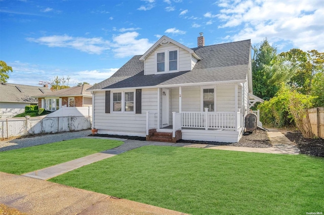 view of front facade featuring a porch and a front lawn