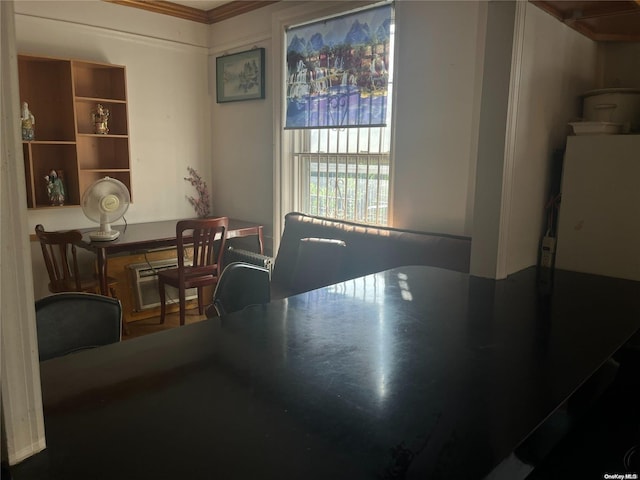 dining area with ornamental molding