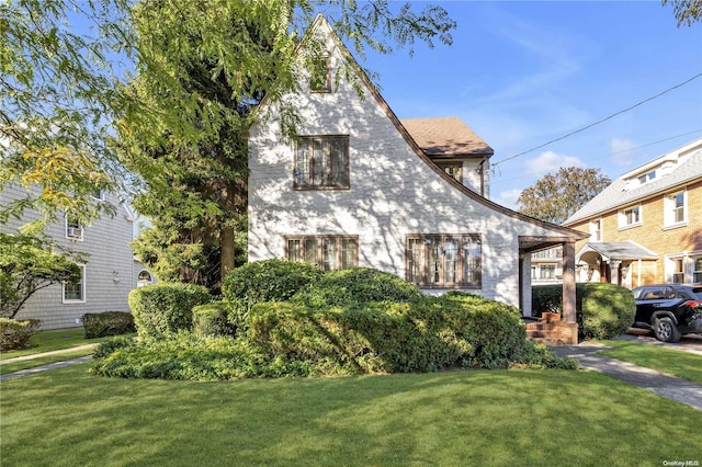 view of front of house with a front yard