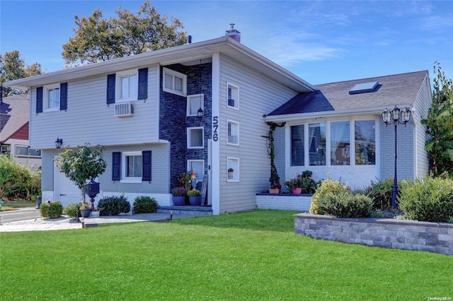 view of front of house featuring a front yard