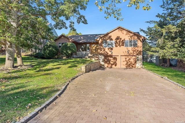 view of front of house featuring a garage and a front yard