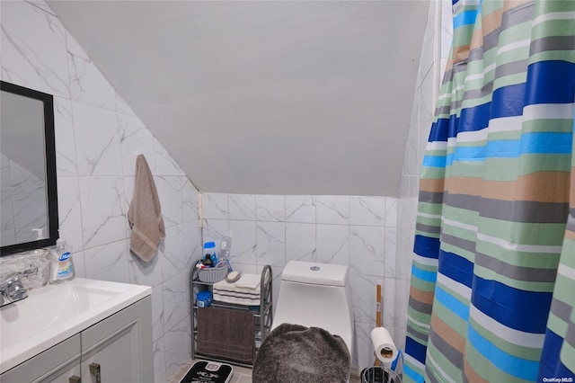 bathroom featuring a shower with curtain, vanity, toilet, and tile walls