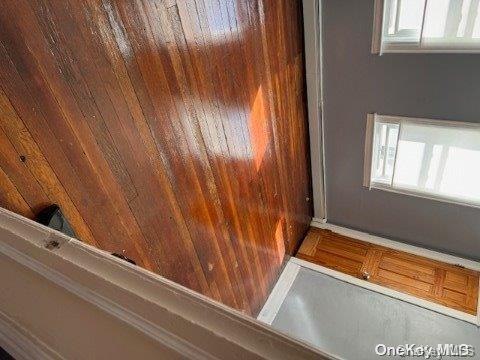 interior details with wooden walls