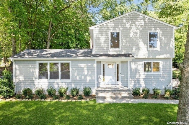 view of front of home featuring a front lawn