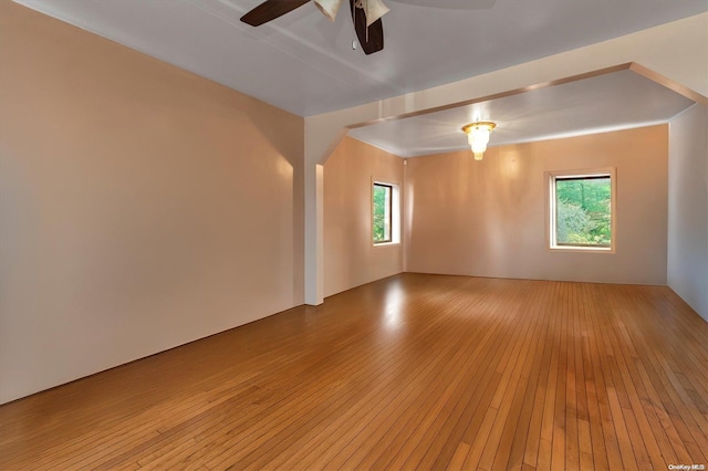 unfurnished room with light wood-type flooring and ceiling fan