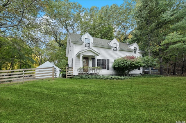 cape cod-style house with a front yard