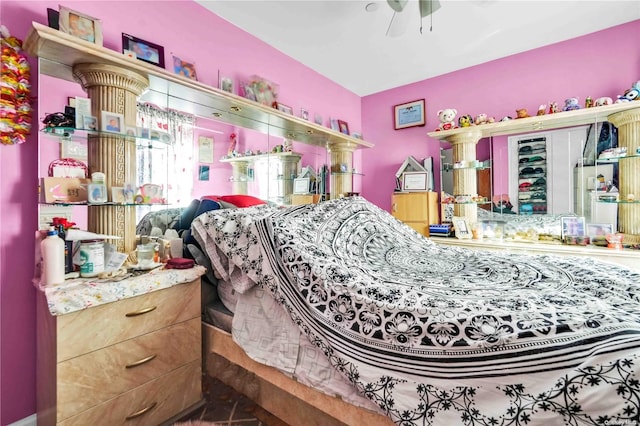 bedroom with ceiling fan