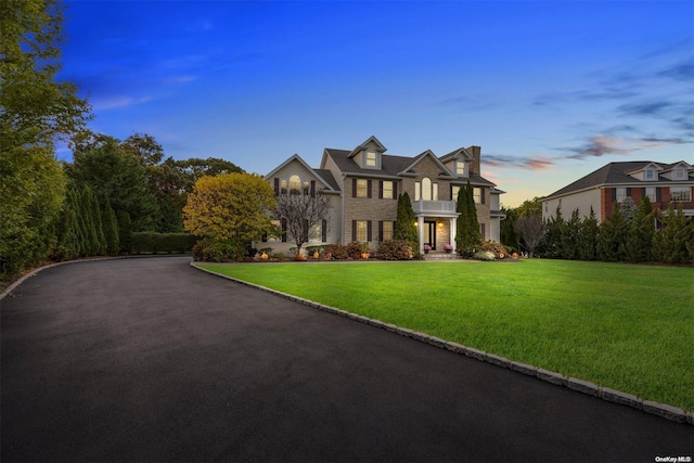 view of front of house featuring a lawn