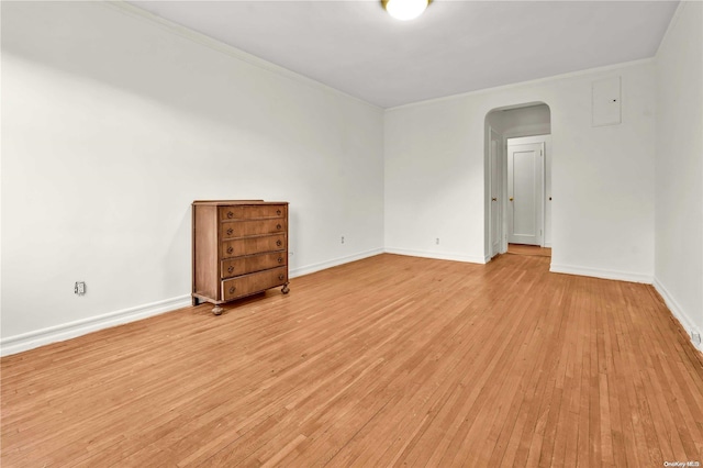 unfurnished room with crown molding and light hardwood / wood-style floors