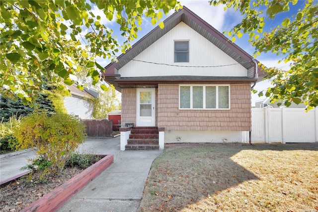 view of front facade with a front yard