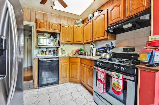 kitchen with ceiling fan, stainless steel appliances, exhaust hood, and tasteful backsplash