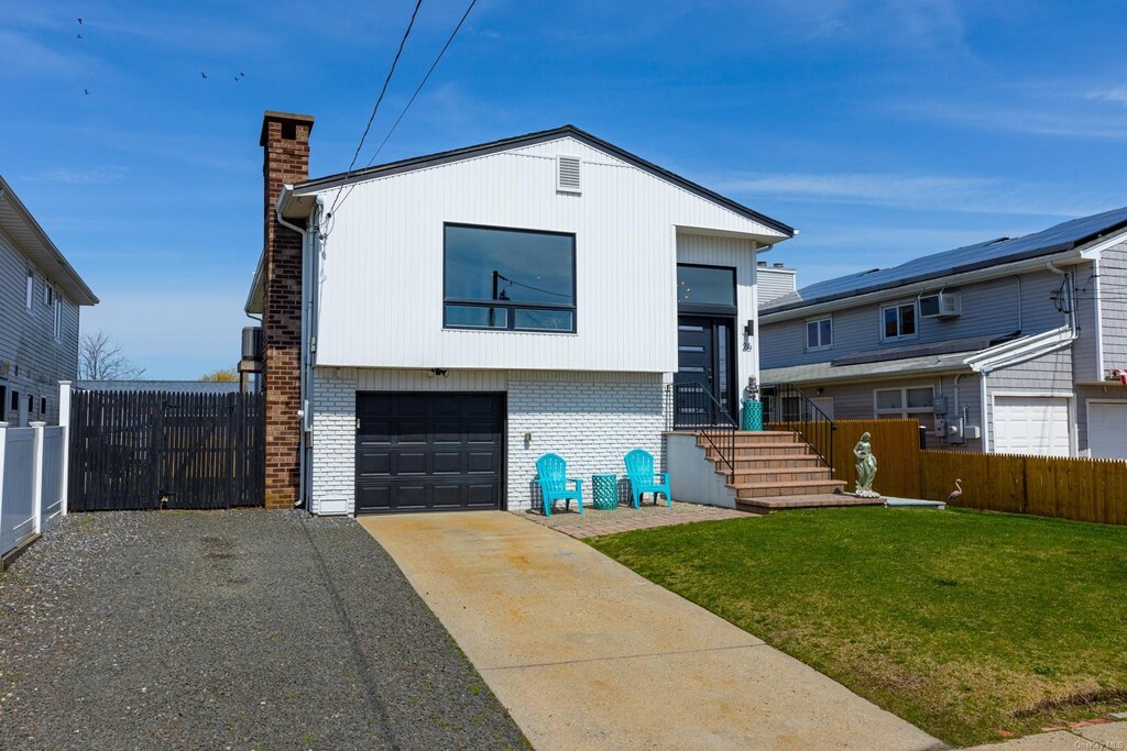 26 Bayview Ave W, Lindenhurst, NY 11757 - photo 1