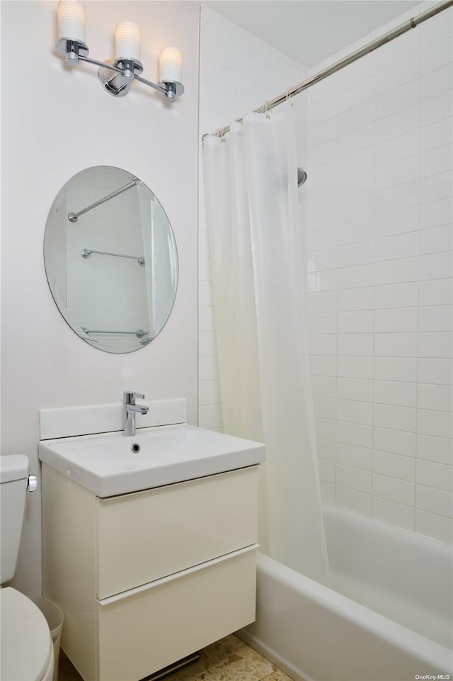 full bathroom featuring shower / bath combo with shower curtain, vanity, and toilet