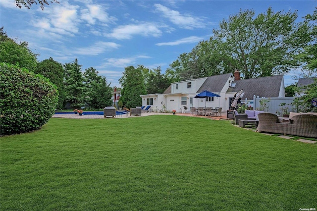 view of yard with an outdoor living space and a pool