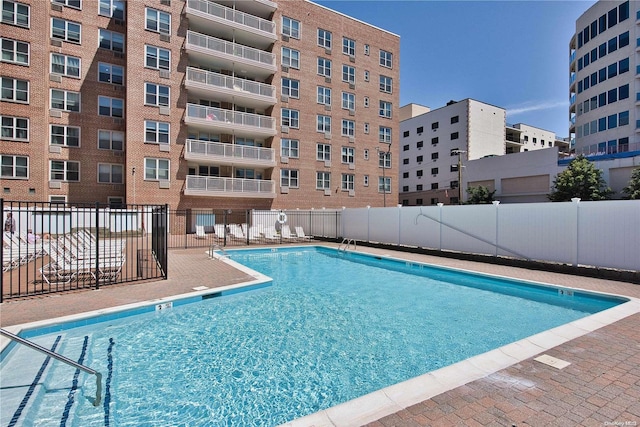 view of swimming pool