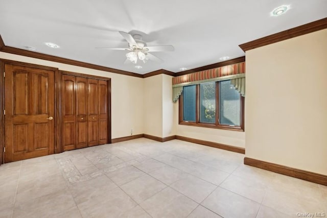 empty room featuring ceiling fan and ornamental molding