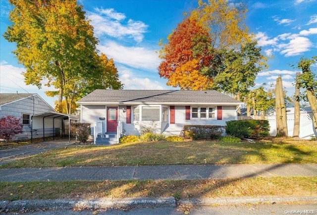 view of front facade featuring a front yard and a carport