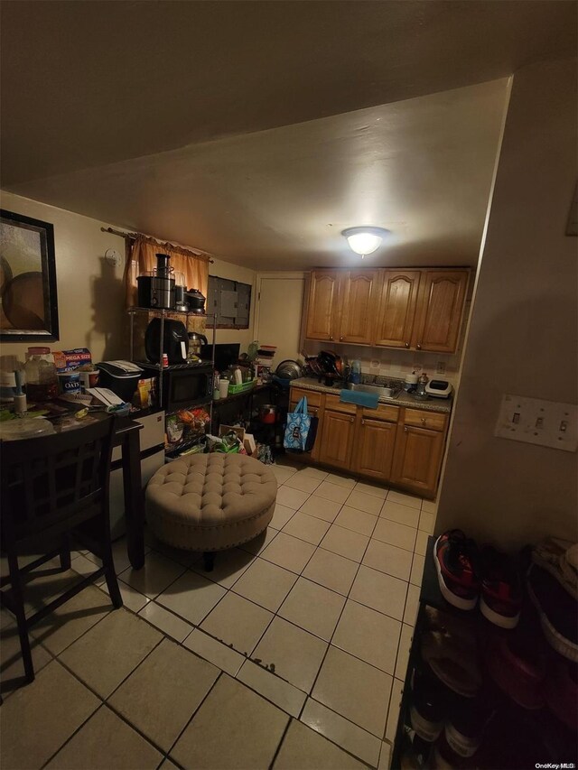 kitchen featuring light tile patterned floors