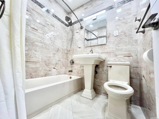 bathroom featuring shower / tub combo with curtain and toilet