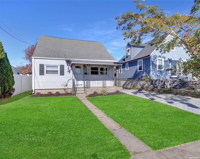 Listing photo 3 for 18 Schley Ave, Lindenhurst NY 11757