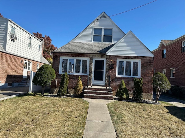 view of front of house featuring a front yard