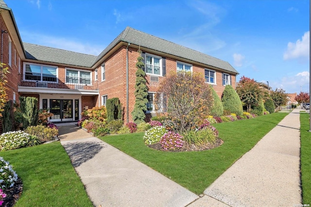 view of front of property with a front yard