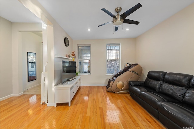 living room featuring light hardwood / wood-style floors and ceiling fan