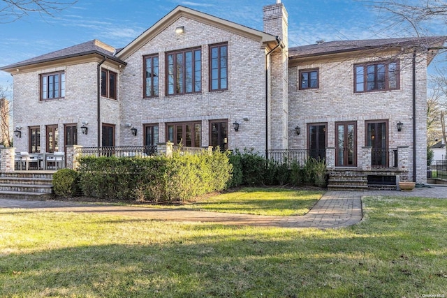 view of front of home with a front yard