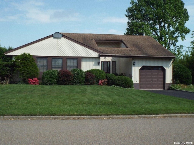 view of front facade with a front yard and a garage