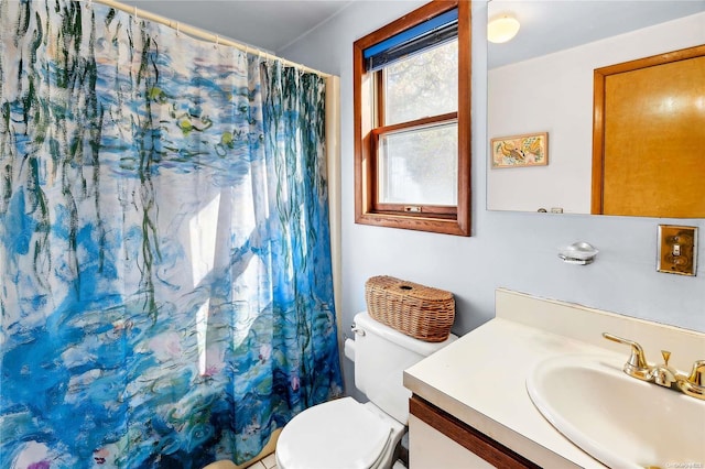 bathroom featuring a shower with shower curtain, vanity, and toilet