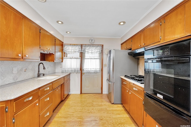 kitchen featuring sink, stainless steel appliances, crown molding, light hardwood / wood-style floors, and decorative backsplash