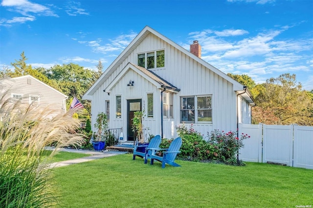 back of house featuring a yard