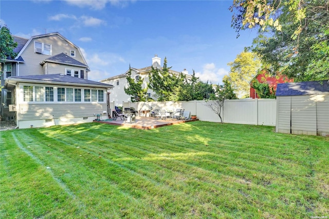 view of yard with a shed